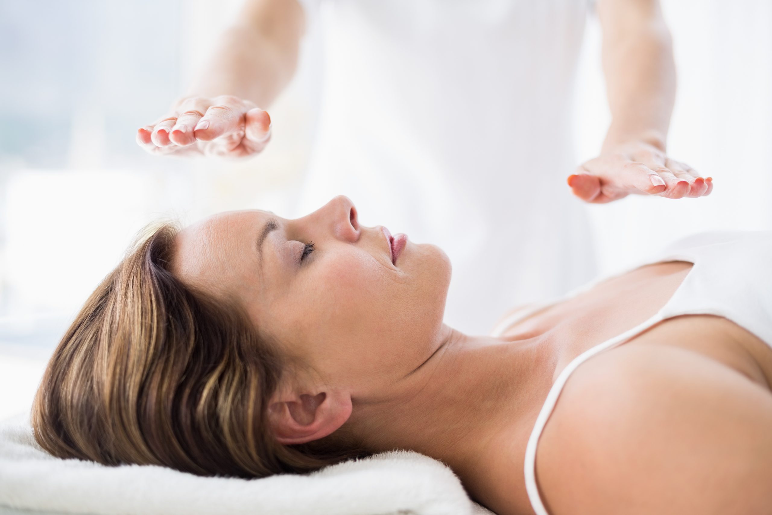 Marma-inspired head and facial touch during a VedaFusion treatment in Sherman